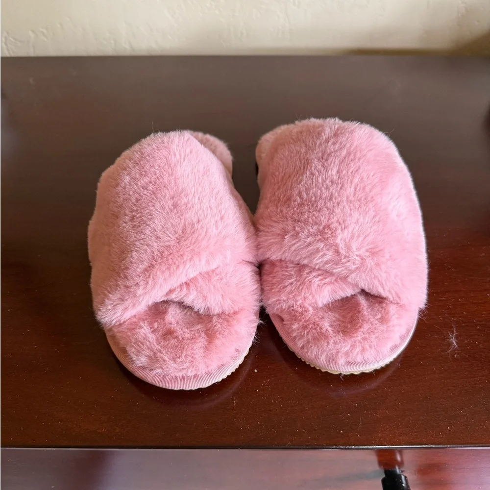 Sorel Pink Fuzzy Slippers - Picture 3 of 5